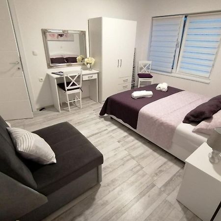 Apartman Lidija Dinjiška Eksteriør billede