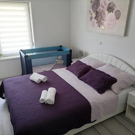 Apartman Lidija Dinjiška Eksteriør billede