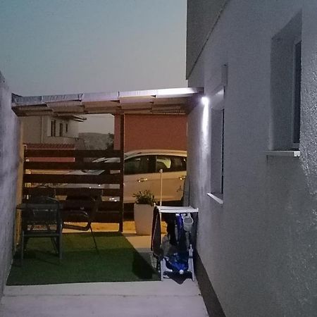 Apartman Lidija Dinjiška Eksteriør billede
