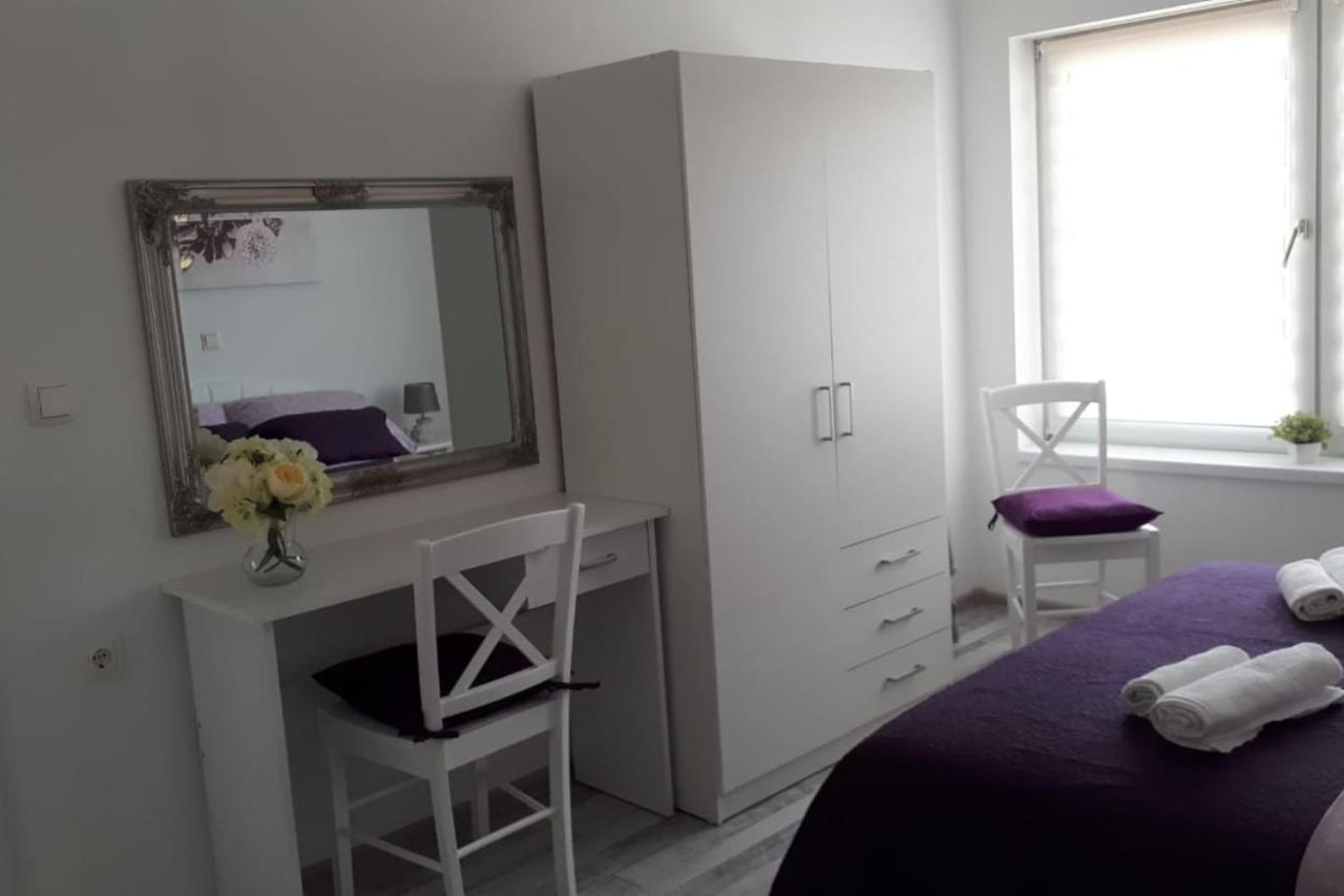Apartman Lidija Dinjiška Eksteriør billede