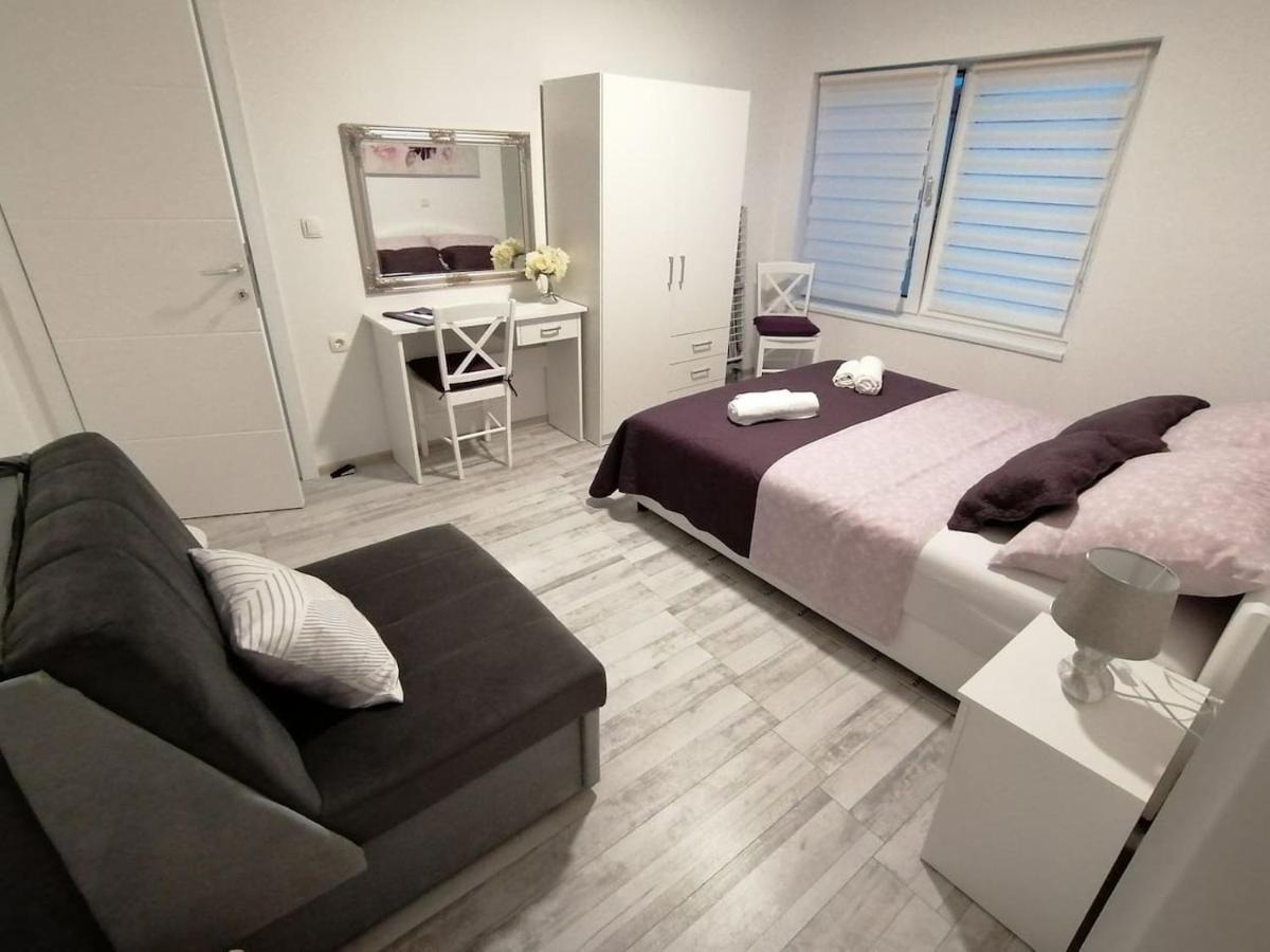 Apartman Lidija Dinjiška Eksteriør billede