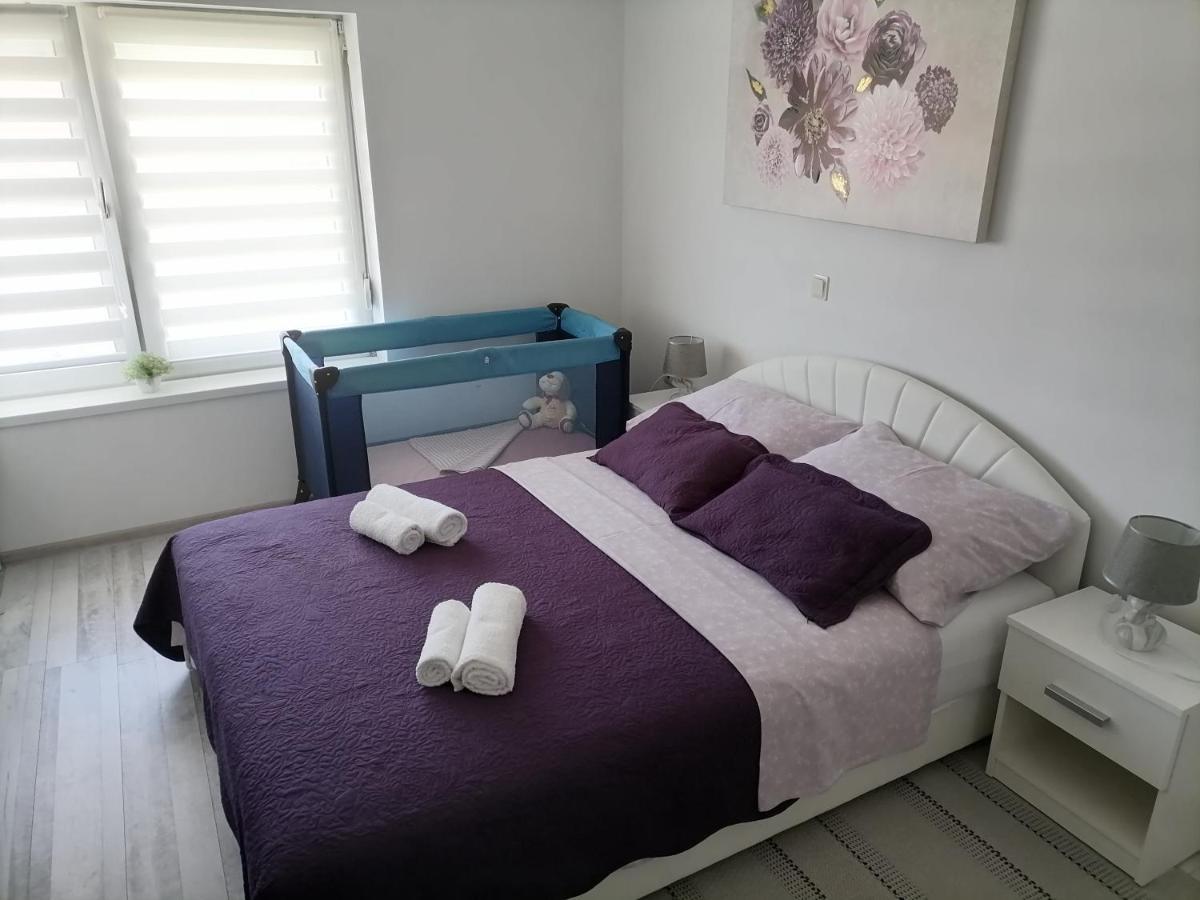 Apartman Lidija Dinjiška Eksteriør billede