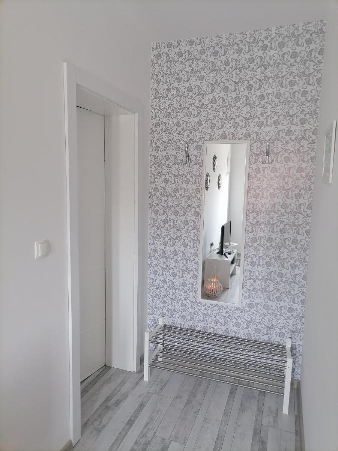 Apartman Lidija Dinjiška Eksteriør billede